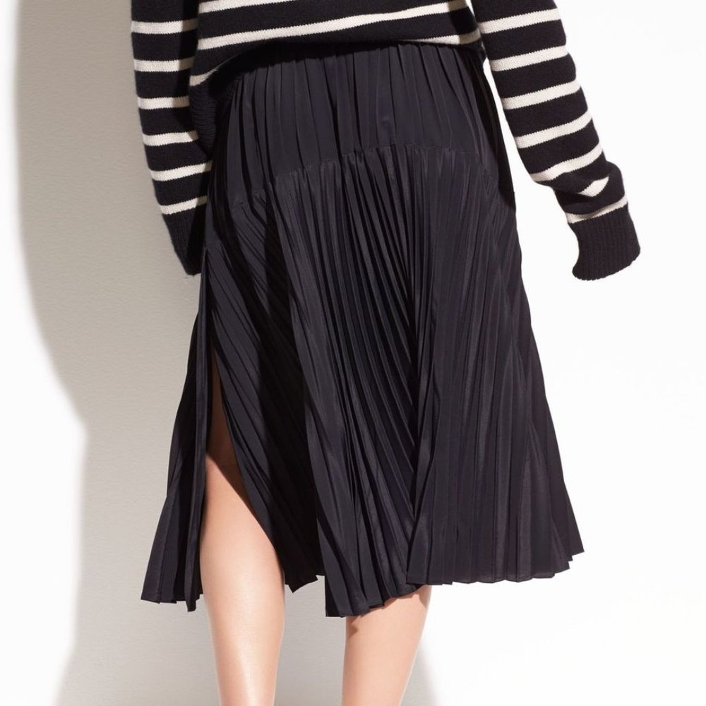 Vince Pleated Italian Crepe de Chine Black Skirt - Picture 3 of 10